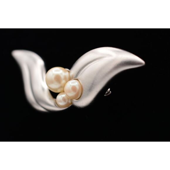 Givenchy Vintage Leaf Pin Brooch Brushed Silver Pearl Chunky Signed 1980s Bin1 - Picture 3 of 12